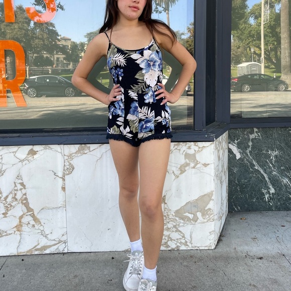 Volcom floral mini romper sz xs - Picture 3 of 6